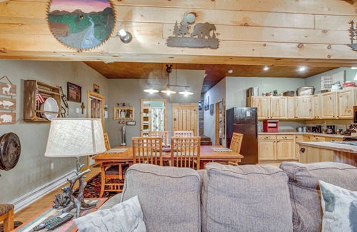 Wakefield Cabin | 40-Acre, Off-Grid Wakefield Retreat w/Gas Grill!