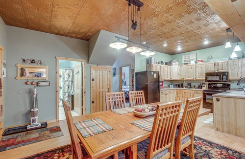 Wakefield Cabin | 40-Acre, Off-Grid Wakefield Retreat w/Gas Grill!