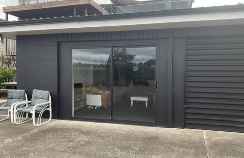 Porangahau House | 40 Beach Road Porangahau. Formally Porangahau Lodge, Quiet Beach Accommodation