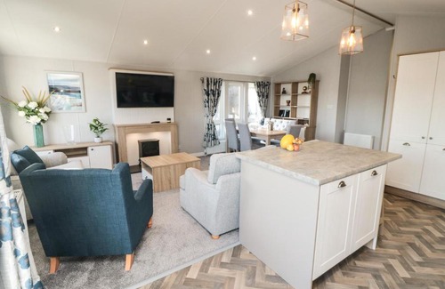 Cayton Bay House | 40 Finch