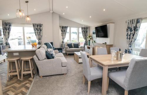 Cayton Bay House | 40 Finch