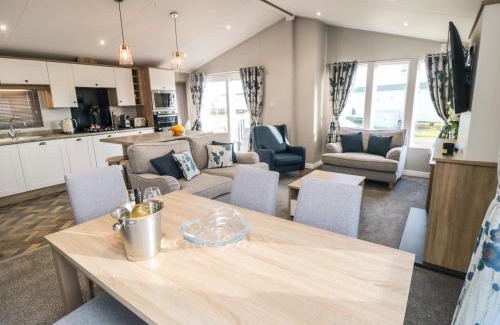 Cayton Bay House | 40 Finch