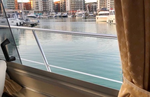 Southampton Boat Rental | 40 foot luxury yacht on 5* Ocean Village Marina