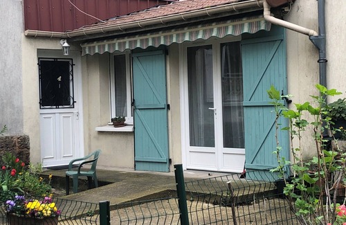 Thiais House | 40 m2 house with small garden 20 minutes from the center of Paris door to door