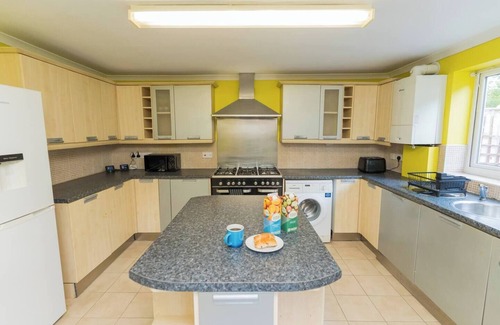 Olton House | 40% Off Monthly, Large House, Free Parking