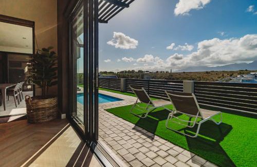 George Villa | 40 Ridge Drive, Kingswood Golf Estate