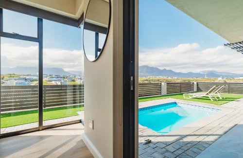 George Villa | 40 Ridge Drive, Kingswood Golf Estate
