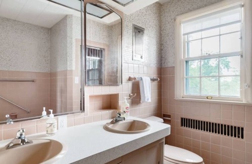 Downtown Knoxville House | 40's Tile Mansion w/ Private Pool by Crescent Bend