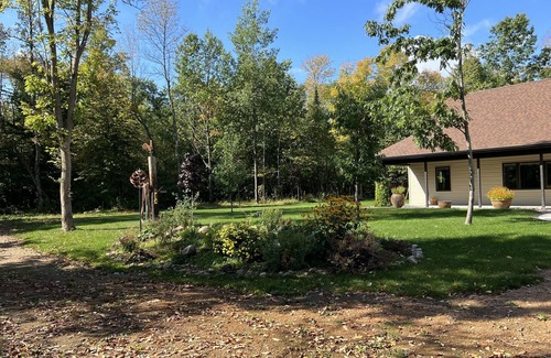 White Lake House | 40 wooded acres and newer home with high end appliances