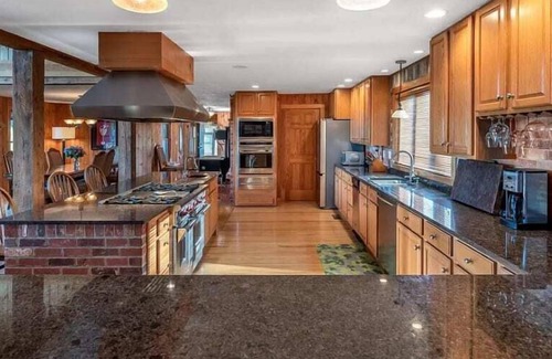 Bradford House | 400 Acre Estate/Pool/Golf/Fishing/Hunting