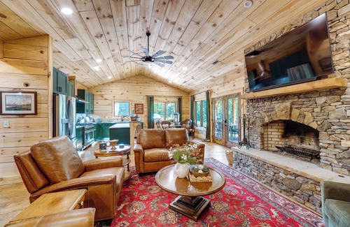 Coosa House | 400 Acres on Lavender Mtn: Getaway w/Hot Tub!