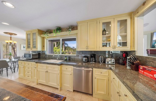 Cowan Heights House | 4000SF + 18min Disney! Stunning Pool w/Basketball/Pool Table/Huge Private Yard