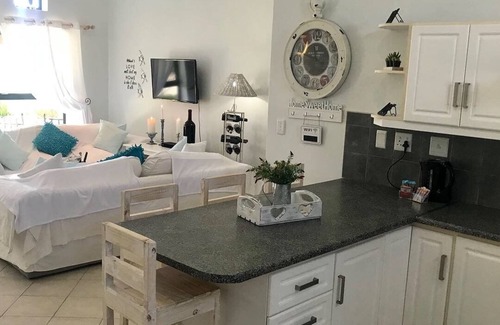 Struisbaai House | 400m from the beach .
