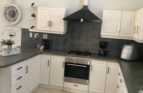 Struisbaai House | 400m from the beach .
