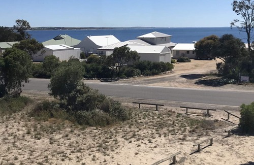 Muloowurtie House | 401 Black Point Drive (Winter and Spring Special Rates)
