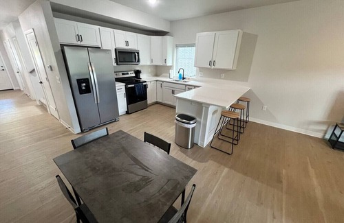 Iowa City House | 402 Spacious 3 Bedroom Townhouse