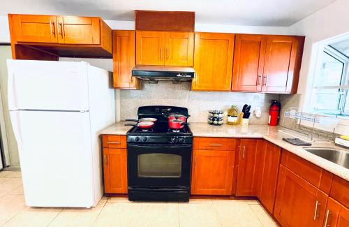 South Sundale House | 40223 Fremont Entire Coze 3brs house Free Parking nd AC