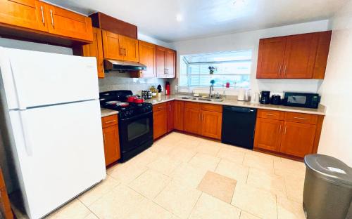 South Sundale House | 40223 Fremont Entire Coze 3brs house Free Parking nd AC