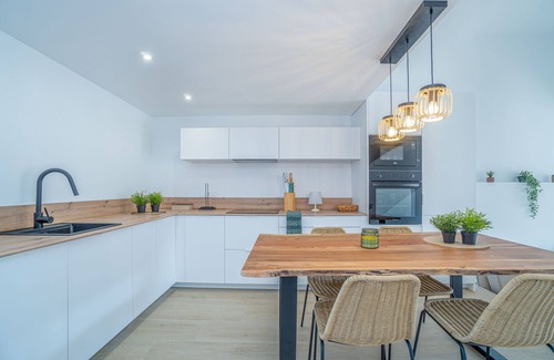Empuriabrava Ski Chalet | 405-Beautiful house on the canal with private mooring for rent with parking and wifi in Empuriabrava