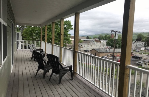 Watkins Glen House | 407 S. Madison Ave, Watkins Glen