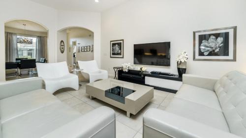 Loughman House | 4079 Oak Tree
