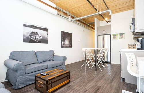 Exchange District Condo | (409) Market Ave+Exchange District+2BR 1BATH +Fast WiFi(139)