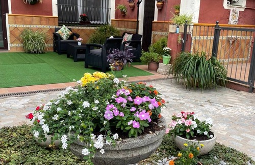 Sant Fost de Campsentelles House | 40m2 suite with two beds and private bathroom.