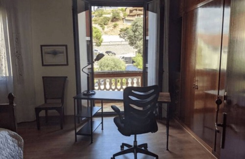 Sant Fost de Campsentelles Apartment | 40m2 suite with double bed and private bathroom.