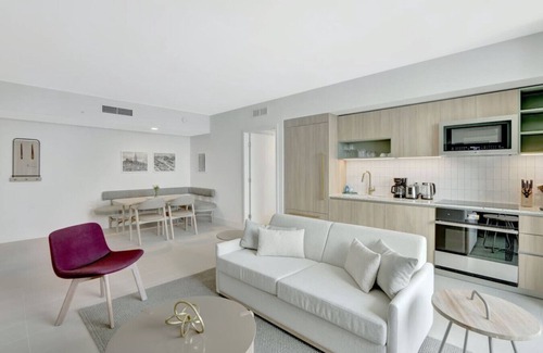 Downtown Miami Apartment | 40th floor lux condo with pool, gym & spa access!