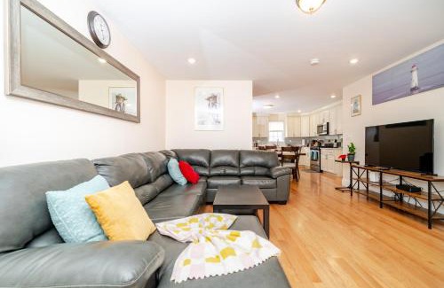 Quincy House | 41 - 3BR Quincy - Lovely Townhouse near Adams