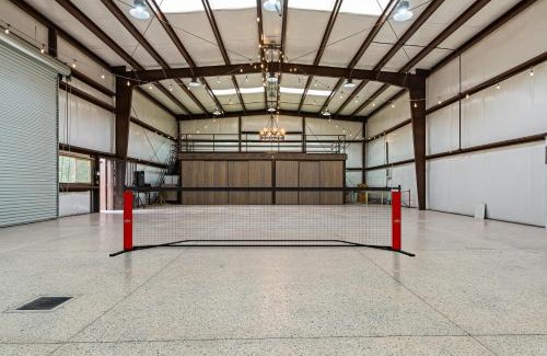 Bermuda Dunes Villa | 41 Palms Estate by AvantStay Indoor Pickleball Pool Hot Tub Outdoor Kitchen