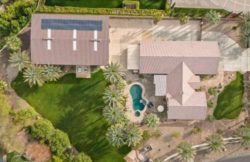 Bermuda Dunes Villa | 41 Palms Estate by AvantStay Indoor Pickleball Pool Hot Tub Outdoor Kitchen