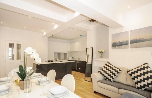 West Hill House | 41 Pirbright Rd, 4 Bed House Near Wimbledon Tennis