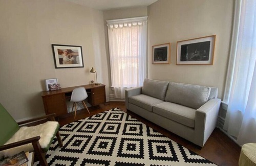 Old Louisville Apartment | 414 # 1 · Stellar Suites | Mid Century Vibes | St.James Ct