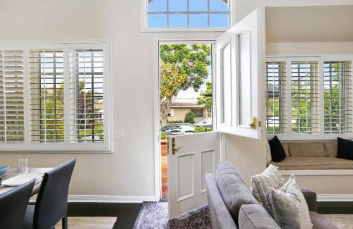 Corona del Mar House | 416 Dahlia