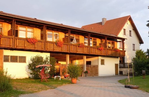 Moosbach Apartment | 41qm große 2-Zimmerwohnung mit Balkon für 2 bis 3 Personen