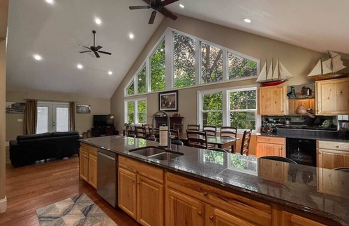 North Conway Apartment | 42-2 Locust Lane | Sleeps 21, Pool, Hot Tub, Views