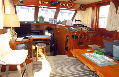 Gig Harbor Boat Rental | 42' Ponderosa Located in the Historic Gig Harbor Marina & Boatyard