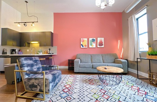 Near South Side Apartment | 420 friendly 2br/2ba with optional parking/sleeps 6