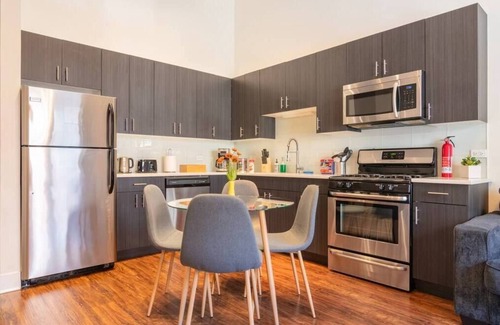 Near South Side Apartment | 420 friendly 3BR/2BA heaven with optional parking
