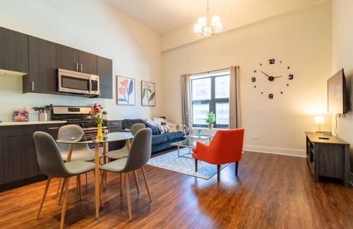 Near South Side Apartment | 420 friendly 3BR/2BA heaven with optional parking