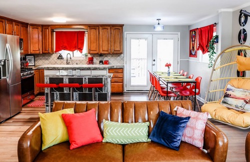 Northglenn House | 420Friendly HotTub Theater Arcade Gameroom Putt-Putt