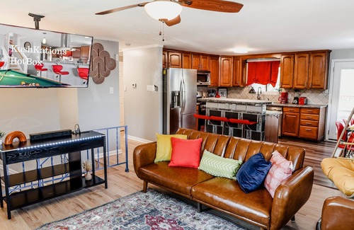 Northglenn House | 420Friendly HotTub Theater Arcade Gameroom Putt-Putt