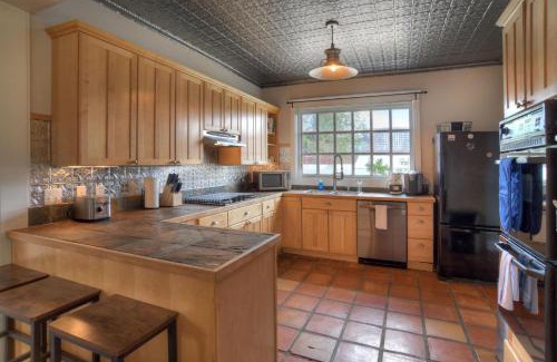 Creede House | 421 Capital Ave