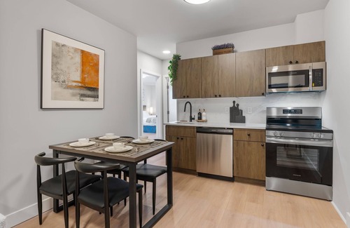 Spruce Hill Apartment | 4211 Suites