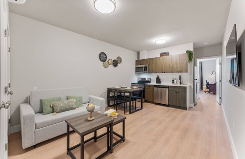 Spruce Hill Apartment | 4211 Suites