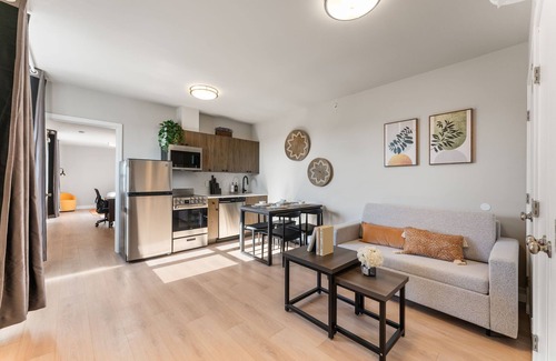 Spruce Hill Apartment | 4211 Suites