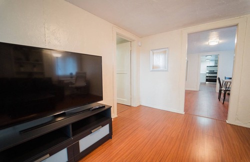 Mosswood Apartment | 425B Ground 3B1B Unit Gated Parking near Bart & FW, shops and restaurants
