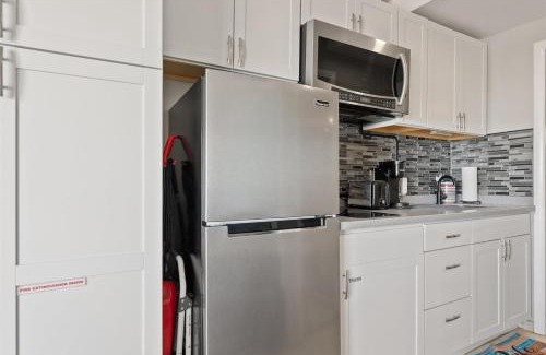 Wildwood Crest Apartment | 427 E Miami Ave, Unit 204
