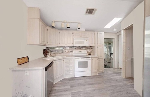 River Ranch House | 429b) Unique home in fun community!